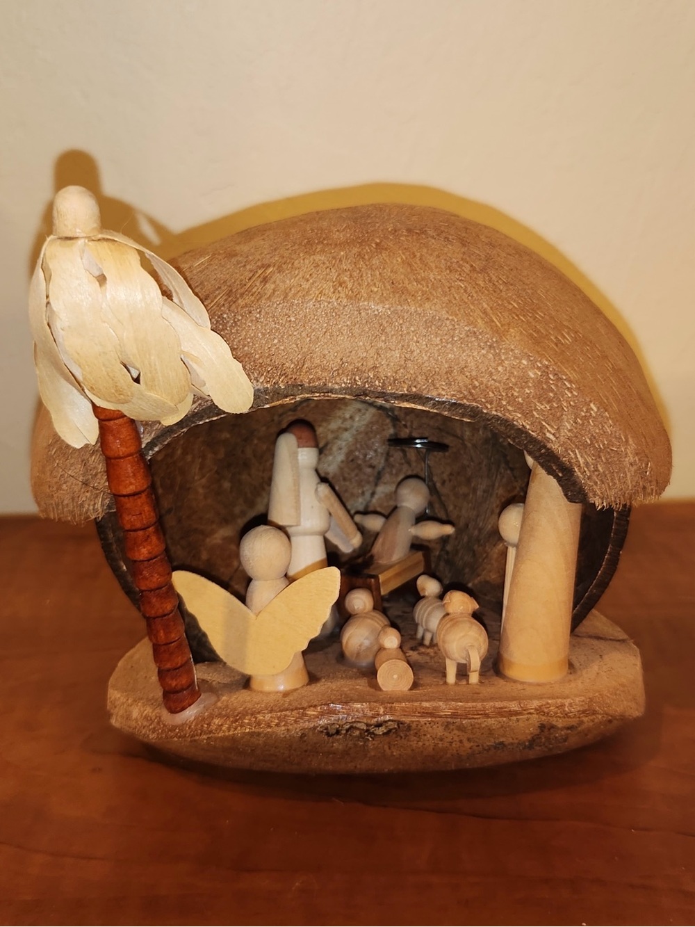 Hawaiian Creche Nativity in Coconut Shell Lanakila Crafts “Mele Kalikimaka”